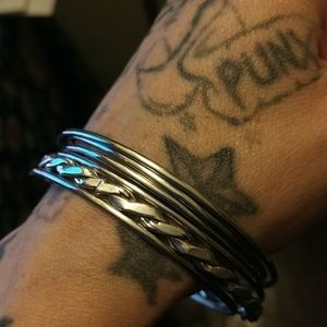 Stainless steel bangle bracelet
